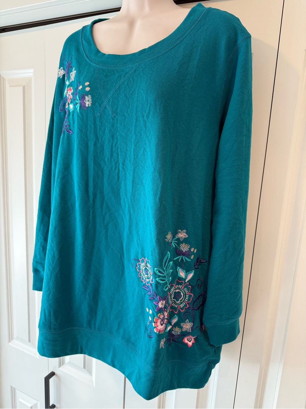 Woman Within Teal embroidered crewneck sweatshirt 1X 22 24